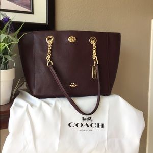 Brand new gorgeous burgundy coach